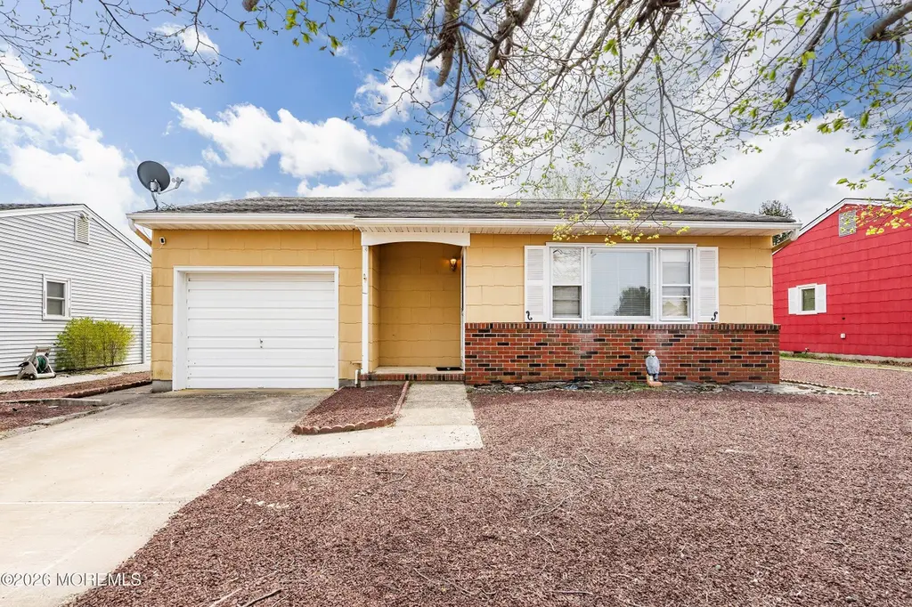 233 Westbrook Dr
