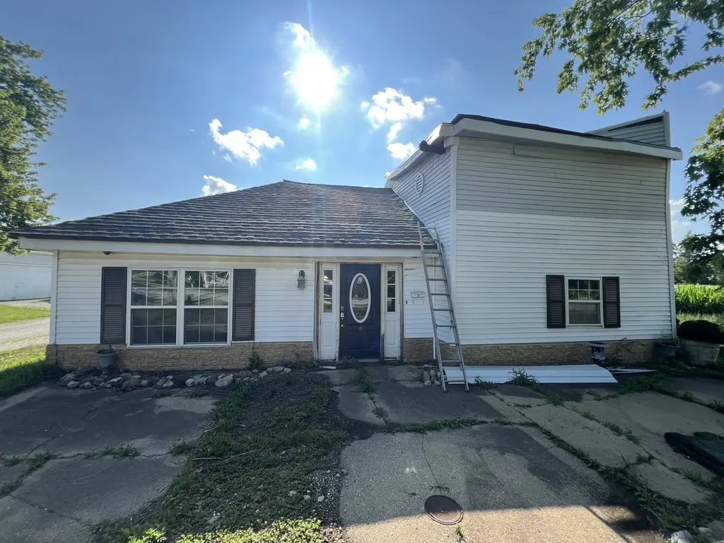 303 N Main St