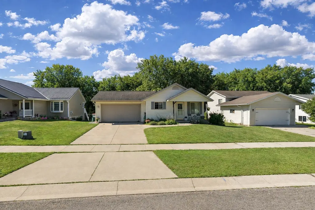 3818 Strathmore Ln SE