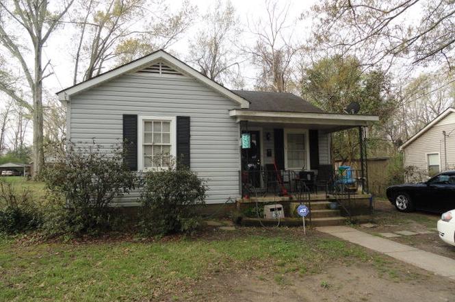 220 Rogers Cir