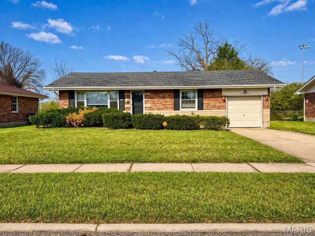 325 Royce Dr
