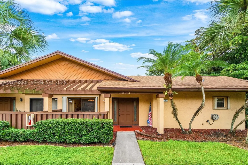 3953 Cocoplum Cir