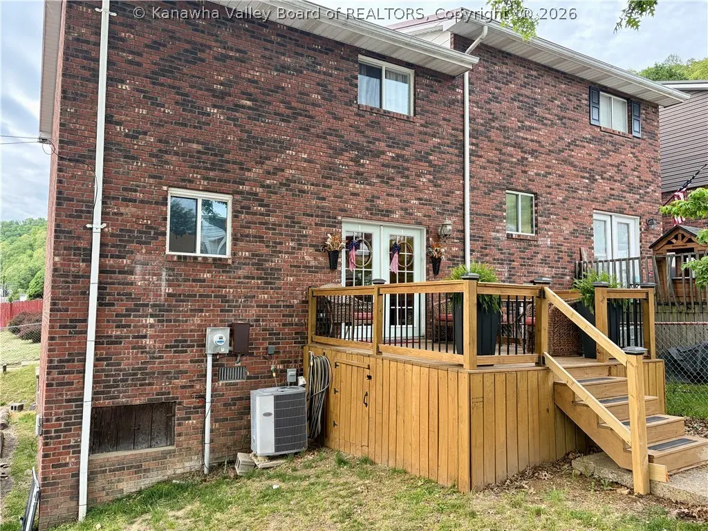 621 Hopkins Ave #6