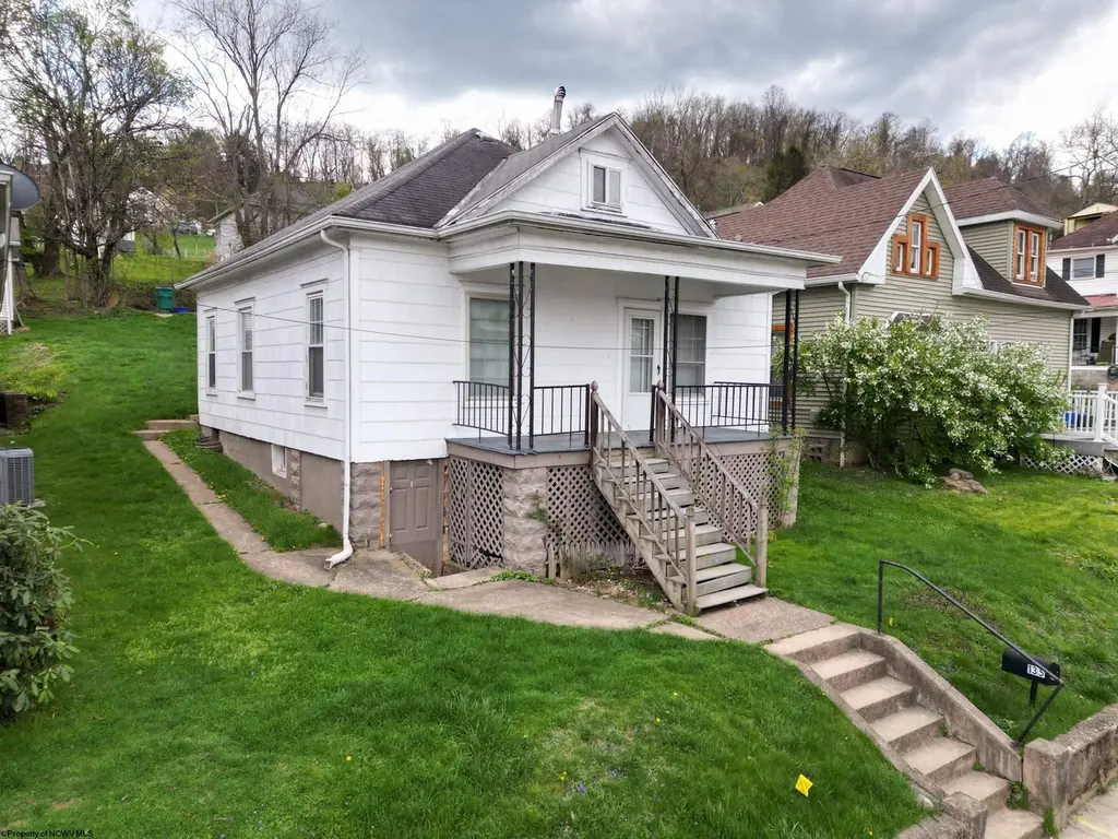 135 W Woodland Ave