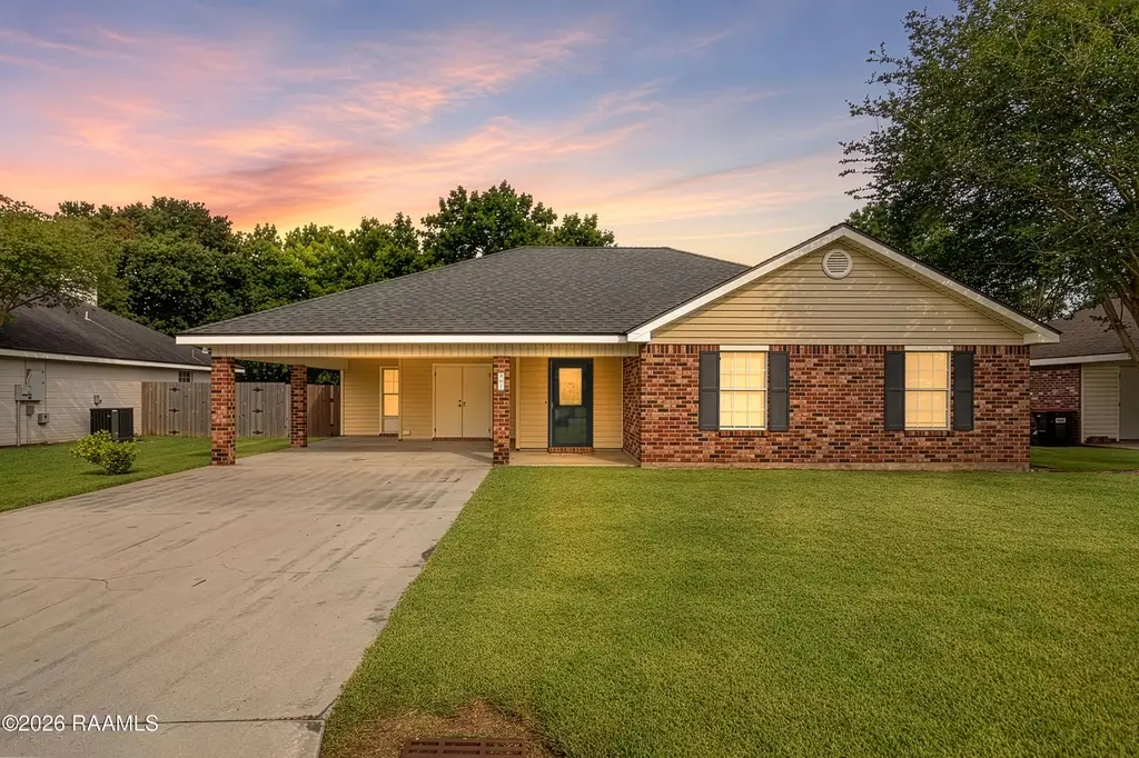 207 Belle Plaine Ave
