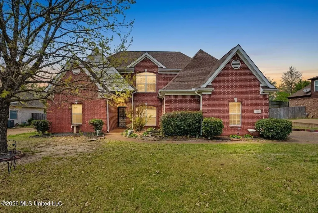 592 Rowan Oak Pl