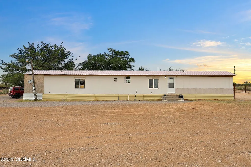 800 E Lisa Dr