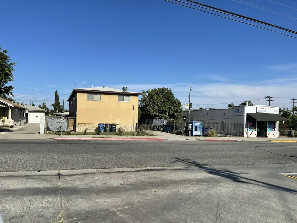 664 S Ford Blvd