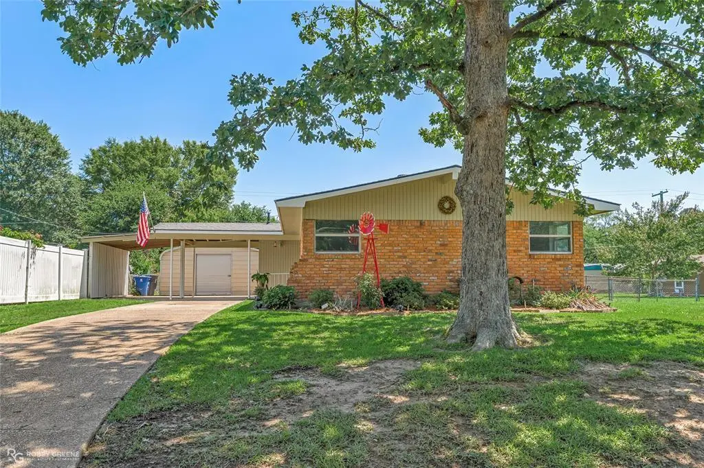 9469 Poinsetta Dr