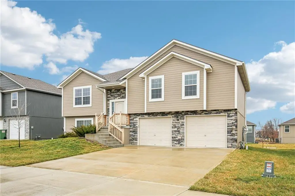 1004 NW High View Dr