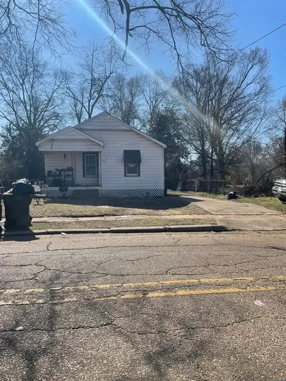2551 Claiborne Ave