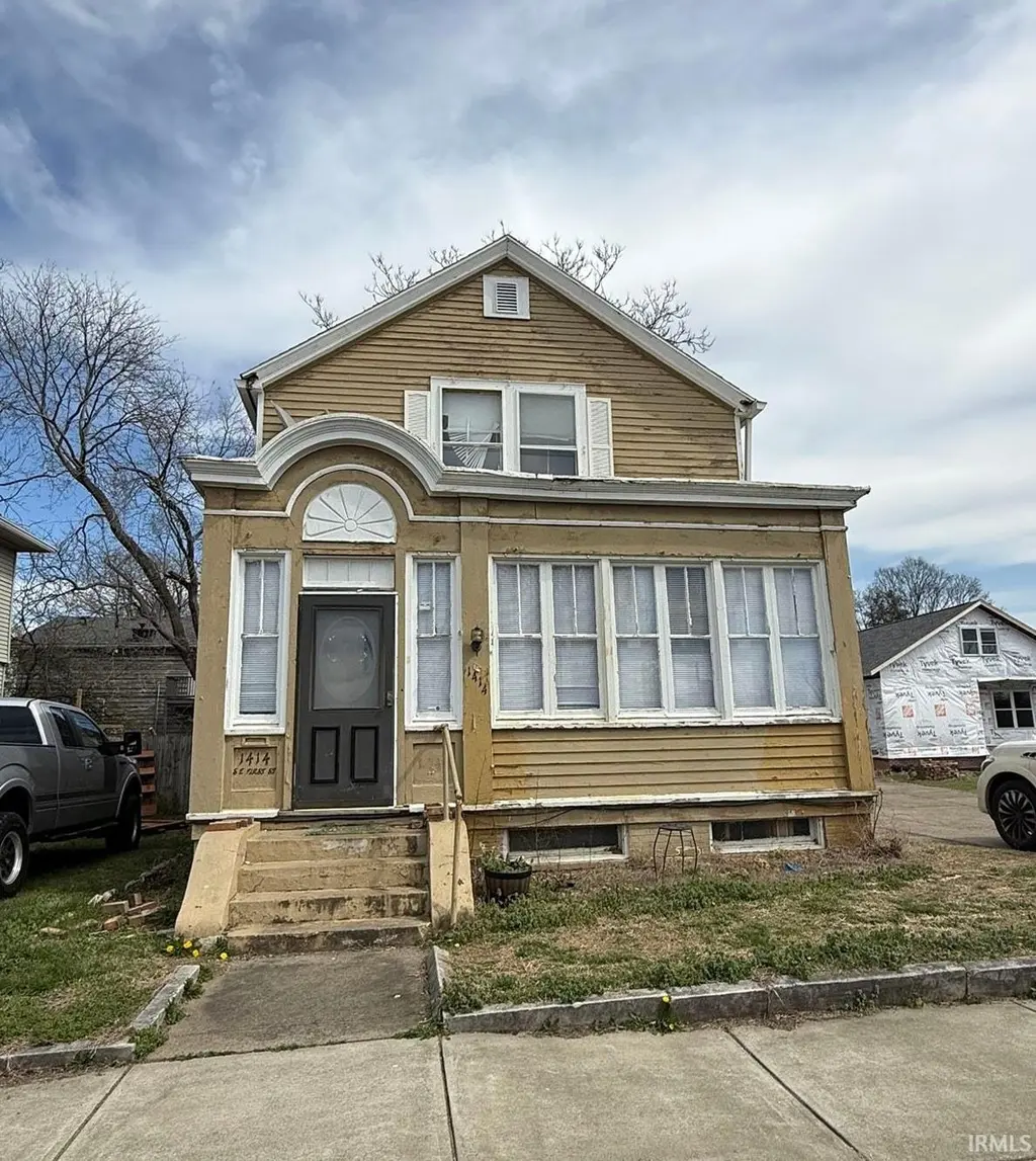 1414 SE First St