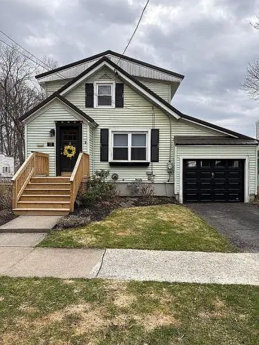 32 Glenn St