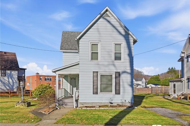 1105 River St