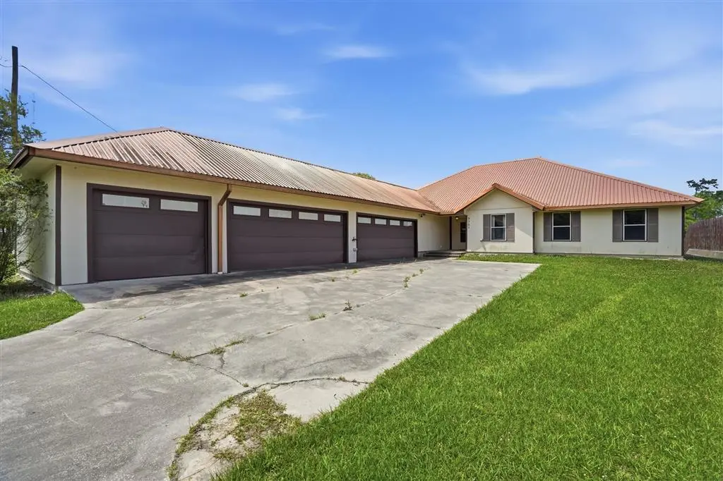 3701 Davis Rd
