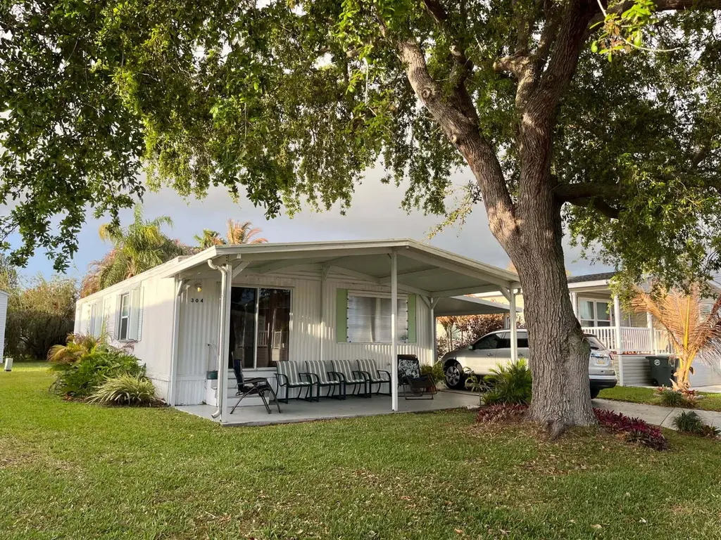 304 Mockingbird Ave