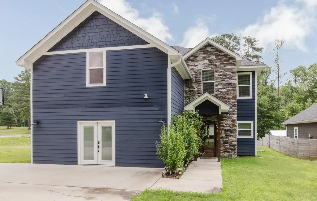 600 Hiram Dr