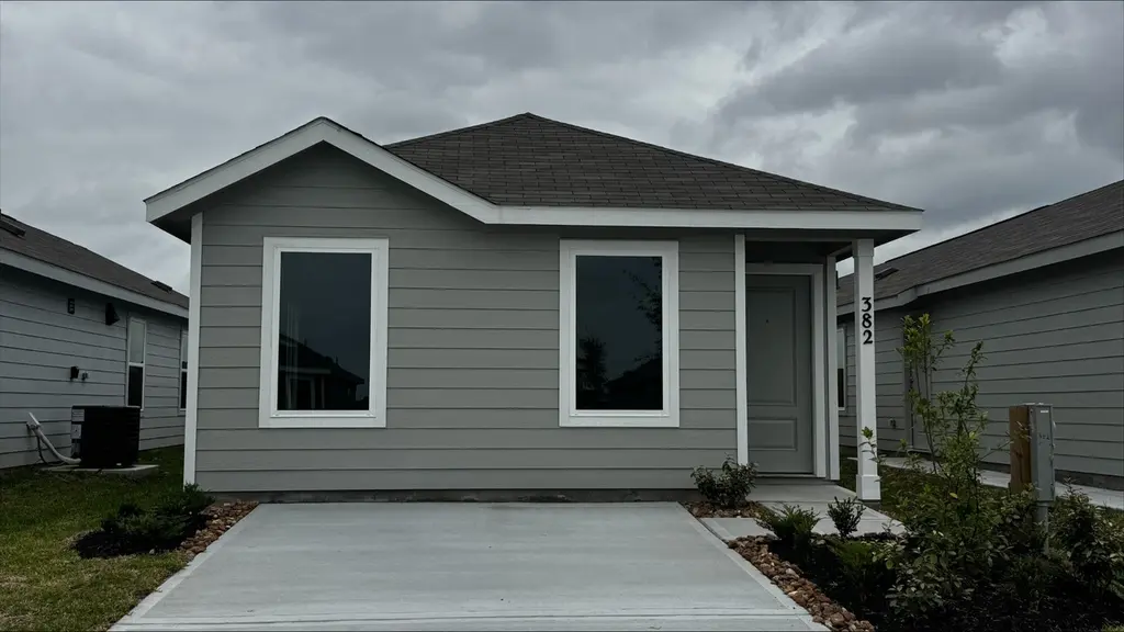 382 Lucia Way