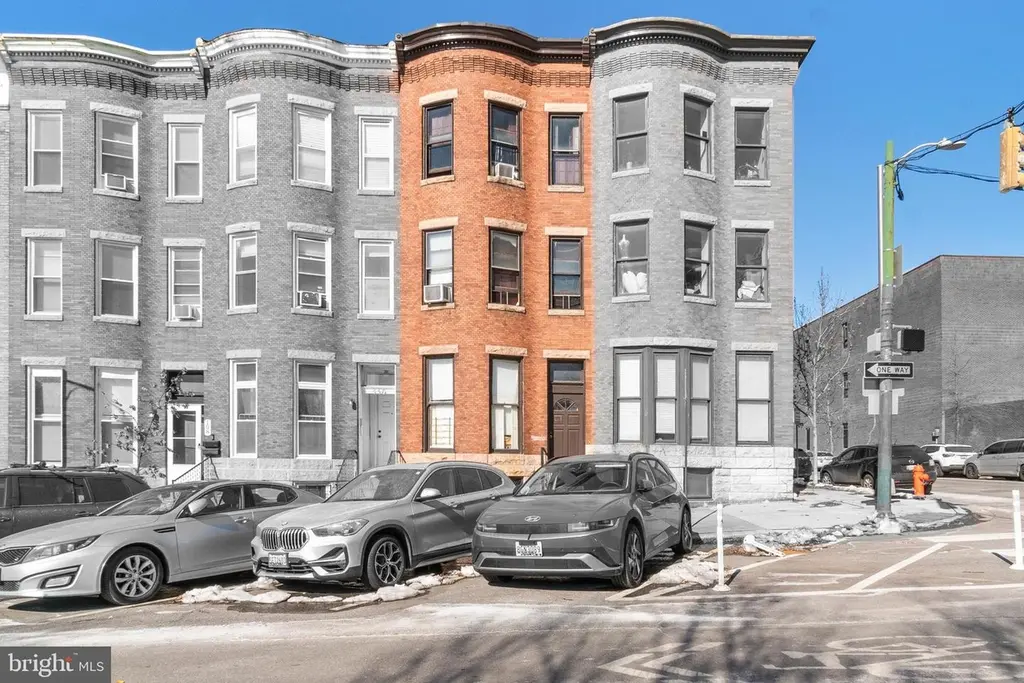 112 E 20th St