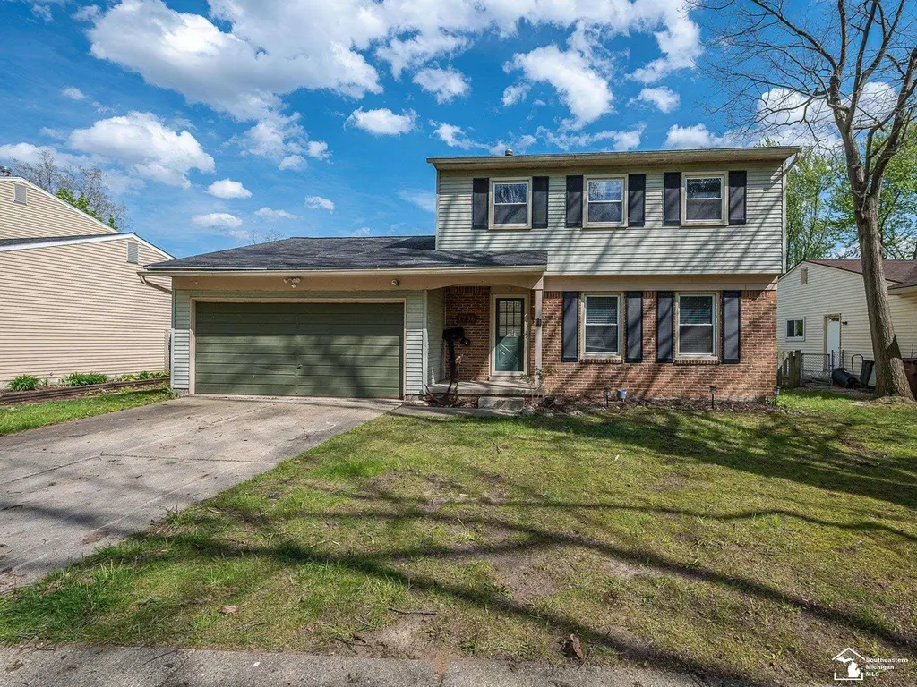 1790 Hamlet Dr