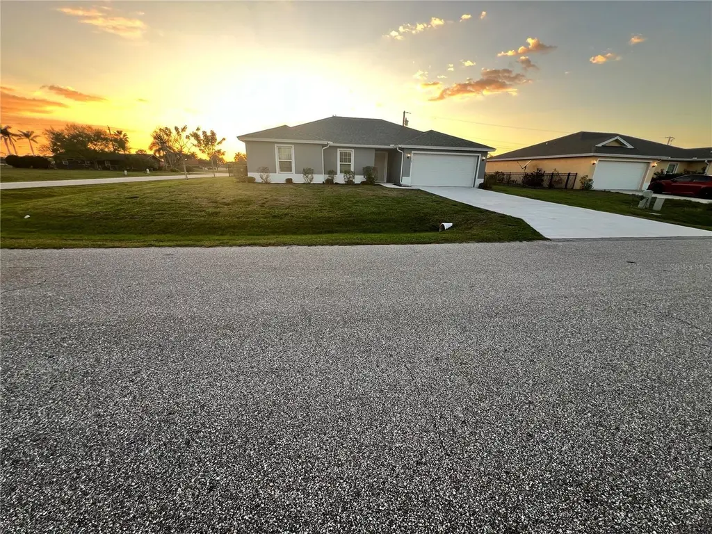 25048 Estrada Cir