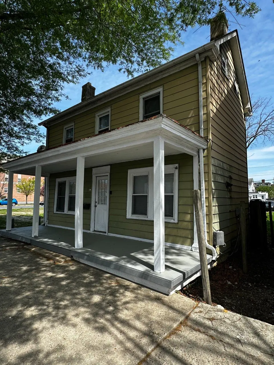 7 S Governors Ave