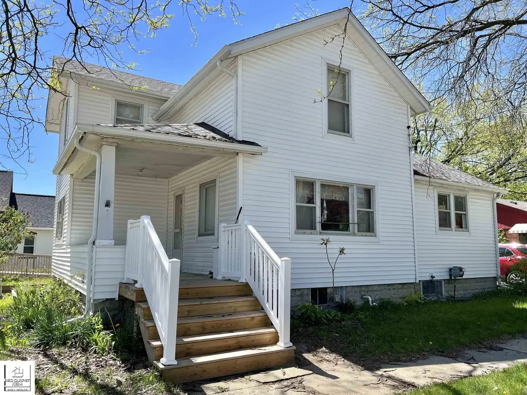 107 W Second St