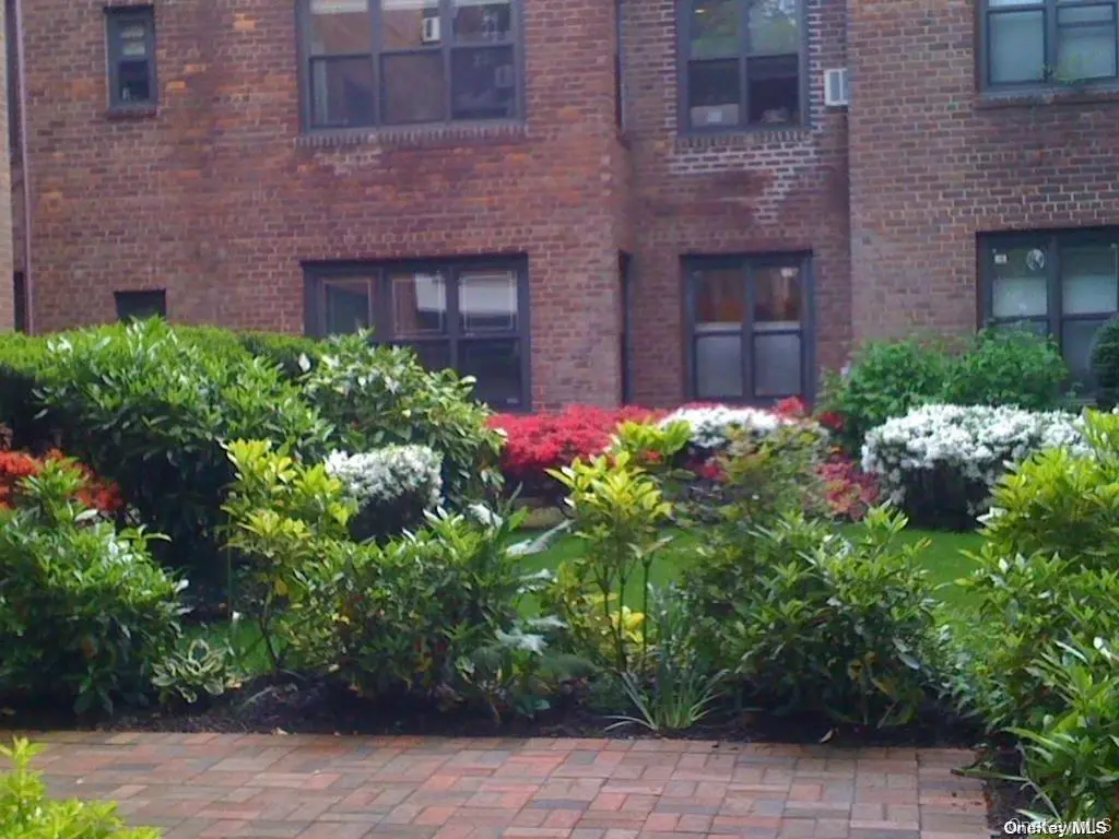 2 Town House Pl Unit 1J