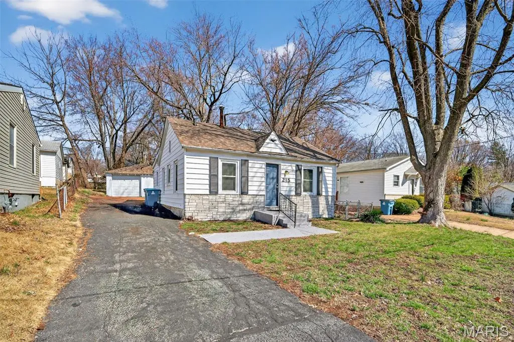 215 Ryan Ave