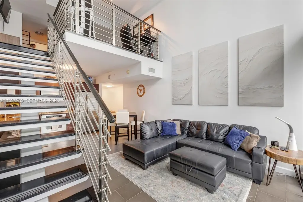 41 SE 5th St #1306