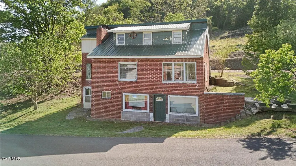 143 Mustang St