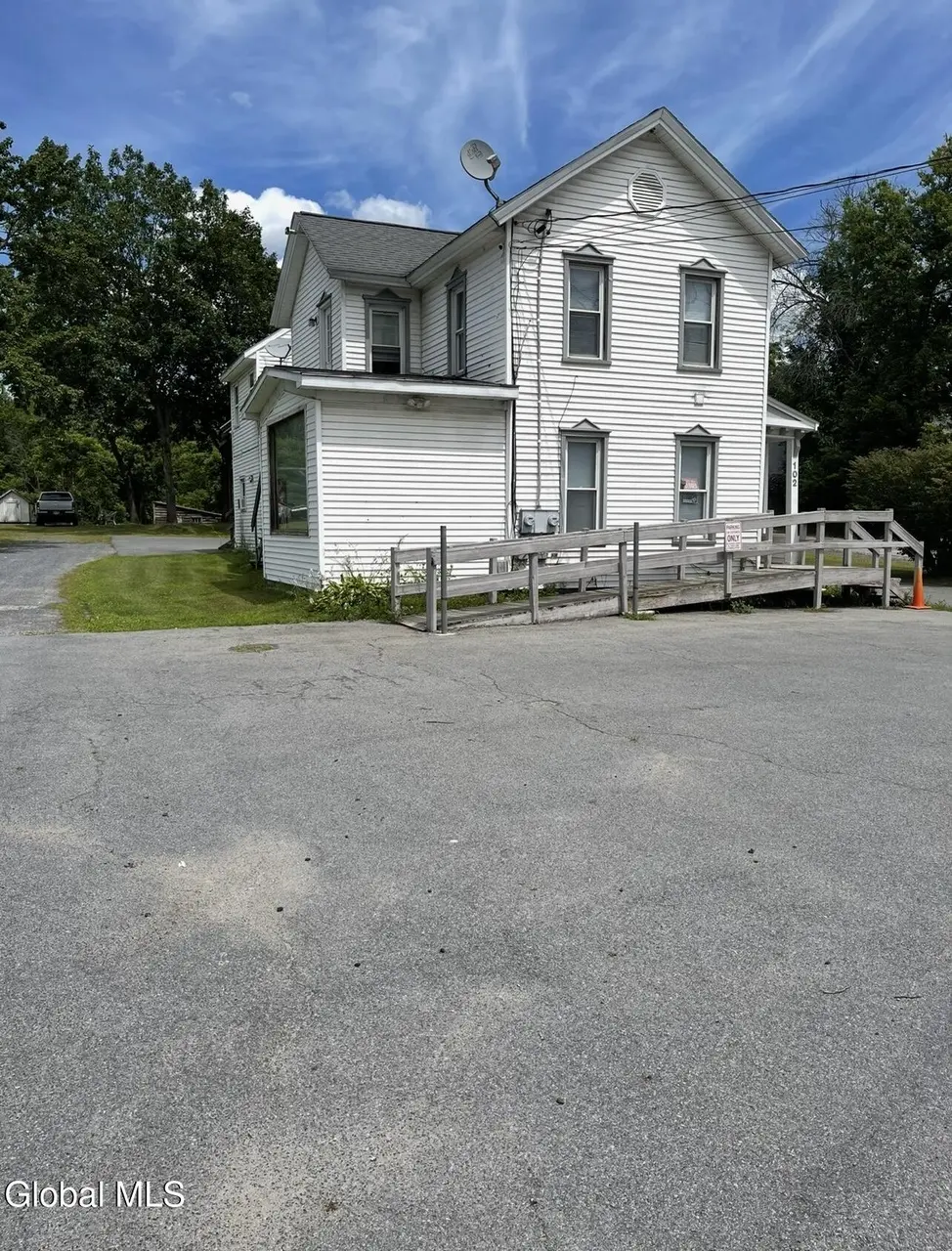 102 River St
