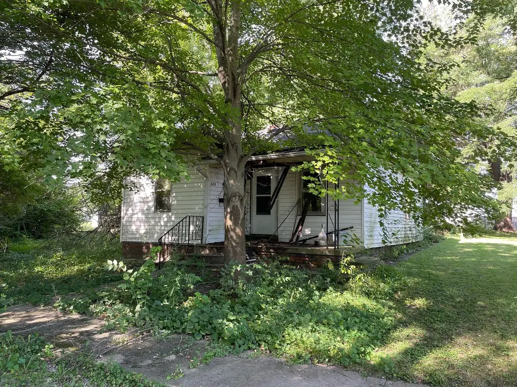608 Elm St