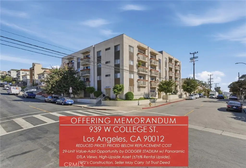 939 W College