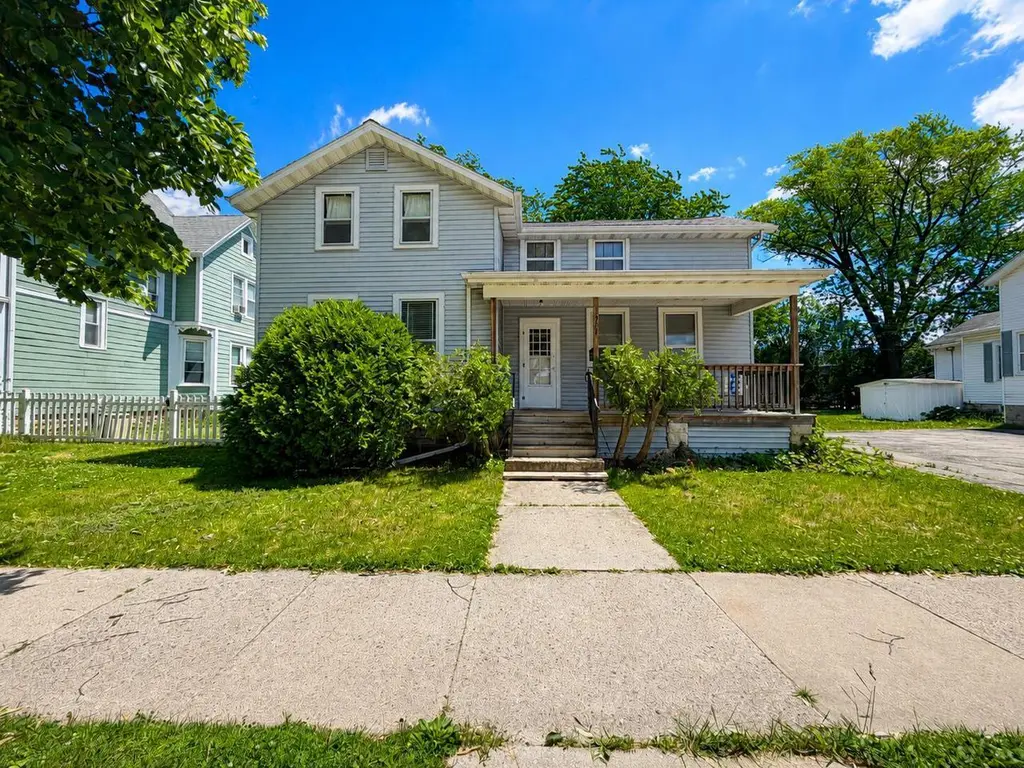 369 Linden St