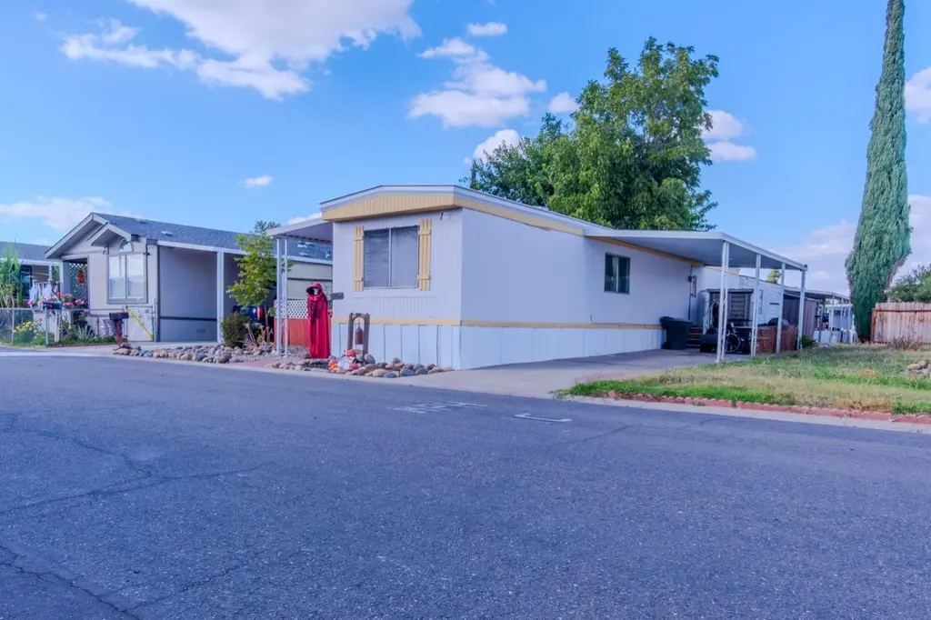 8227 Tiki Ln