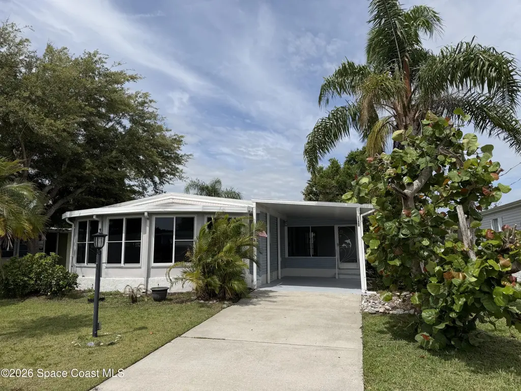 1043 Thrush Cir