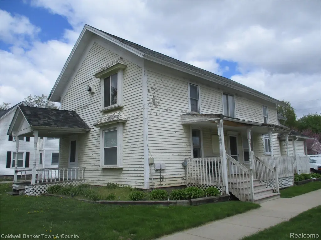 435 E Grand River Ave