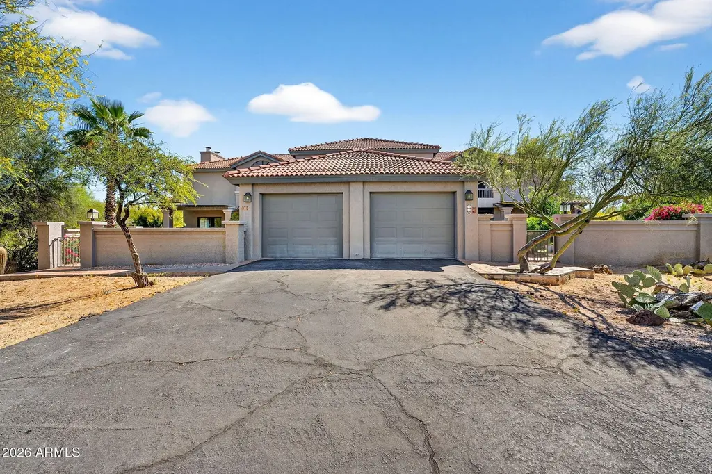 7220 E Mary Sharon Dr #111