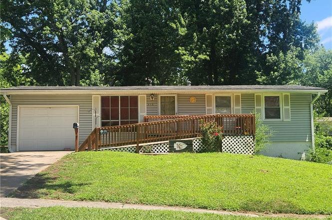 313 N Geronimo Dr