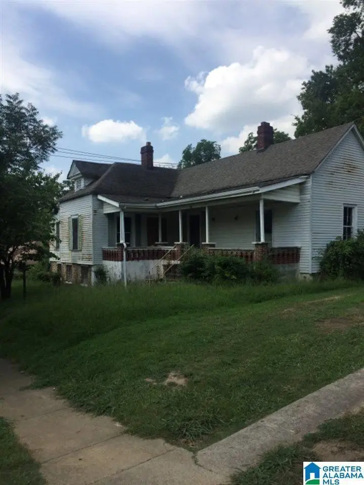 948 Center St N
