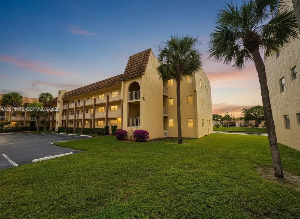 8465 Sunrise Lakes Blvd #212