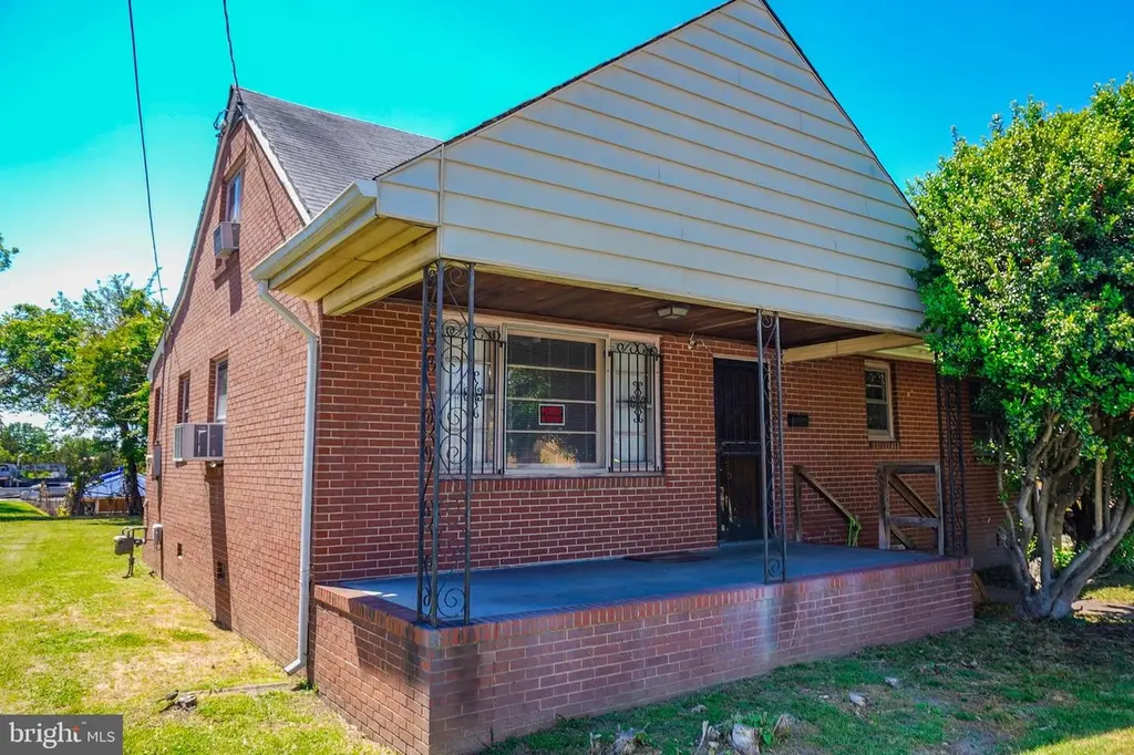 18 S Little Church St