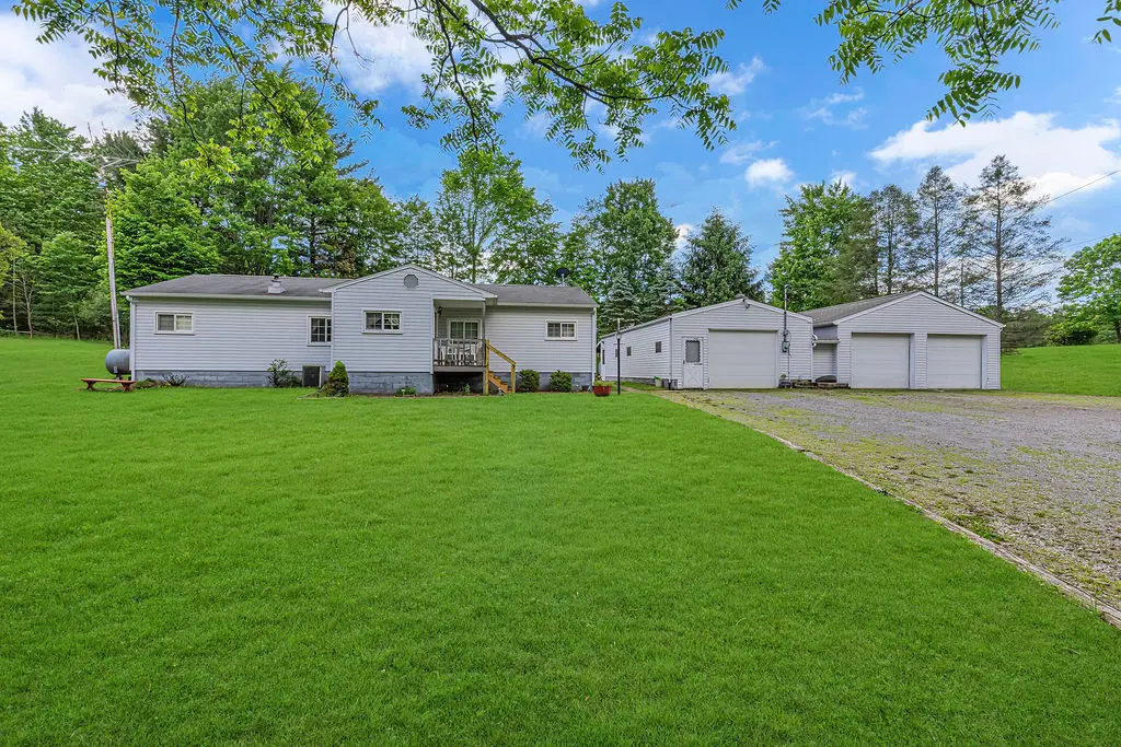 106 Davis Ln