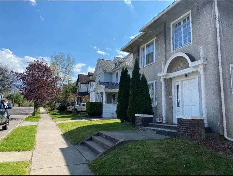 87 Crestmont Rd