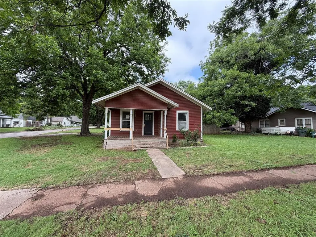 701 E Charles Ave