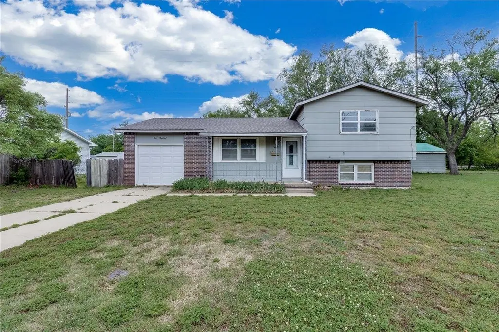 400 N Hickory