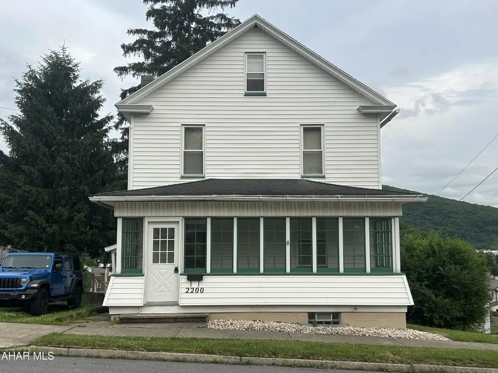 2200 Adams Ave