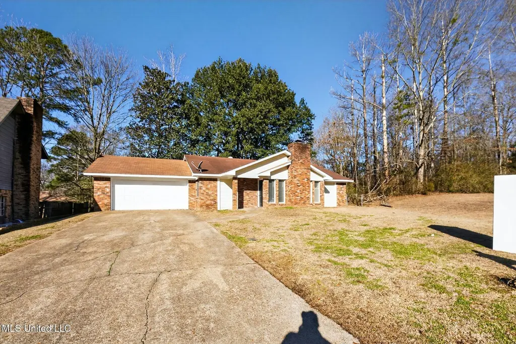 1341 Whispering Oaks Cv