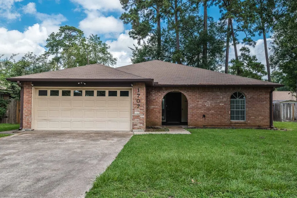 1707 Lindy Ln